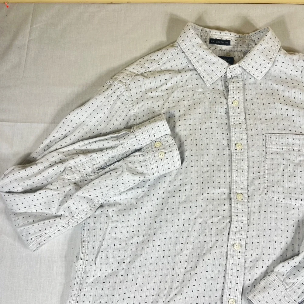 Banana Republic Untucked Fit Shirt Mens XL Long Sleeve Button Up